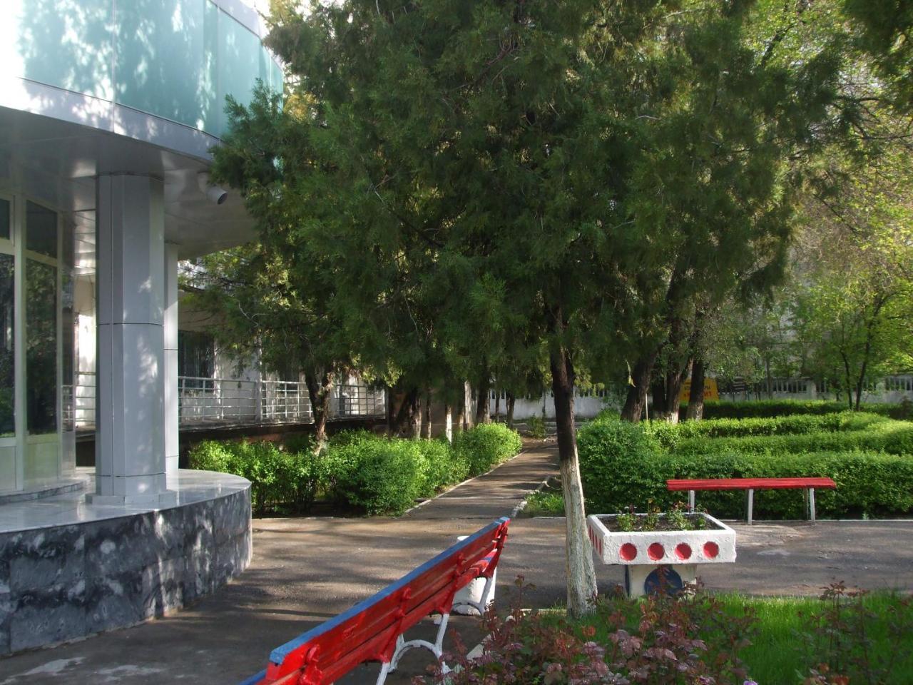 Tourist Hotel Simkent Kültér fotó
